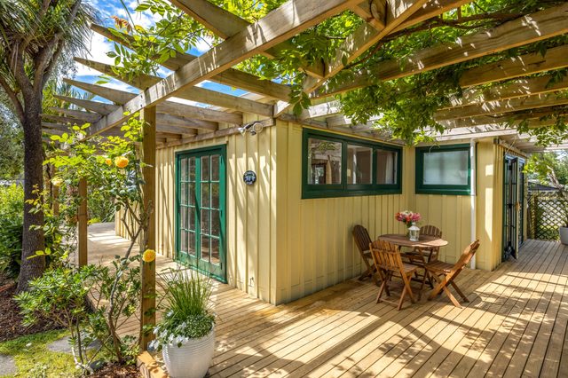 Wisteria Cottage – A Hidden Oneroa Escape — Waiheke Island, Auckland
