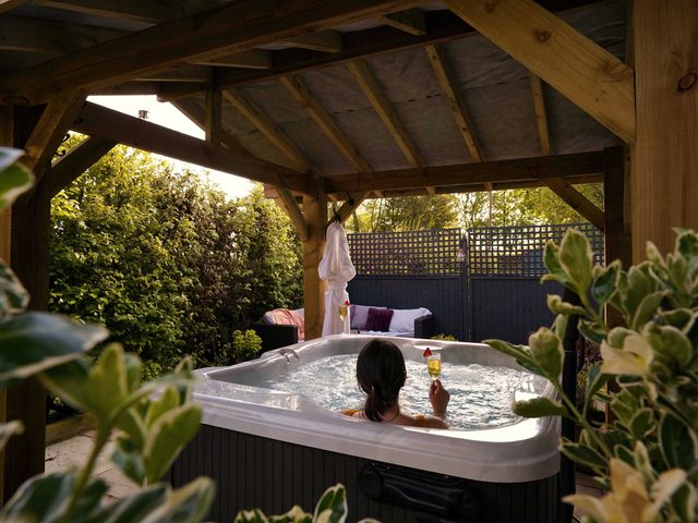 Scenery Hill Hideaways | Luxury Coach House with Hot Tub & BBQ Hut near the Lake District