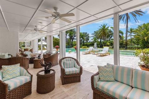 Lyford Cay Estate with Pool and Dock — Nassau, New Providence