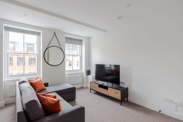 1-Bed Fitzrovia Flat · West End · Sleeps 4