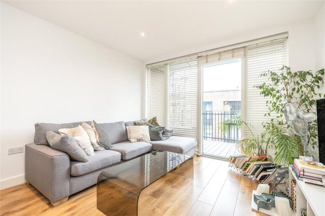 Stylish Shoreditch Flat with West-Facing Views