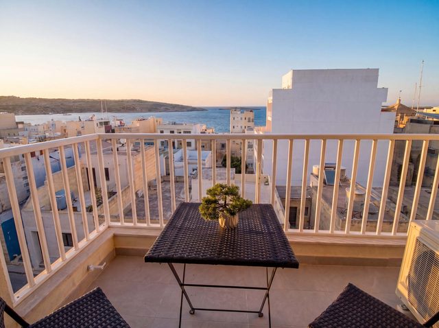 Modern 2BR Flat · Balcony · St Paul's Bay