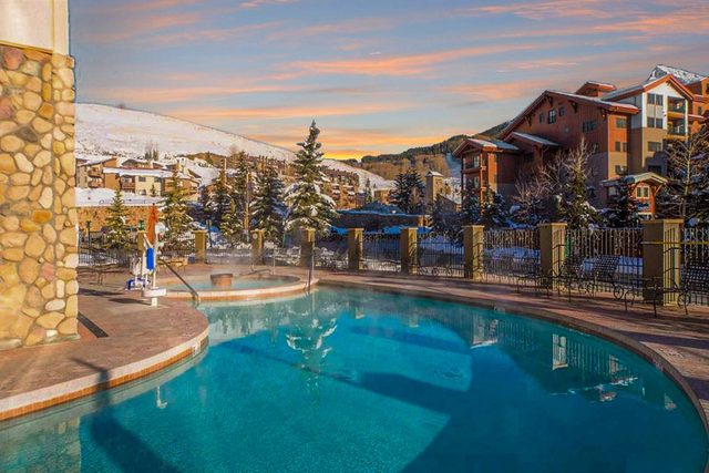 Grand Lodge 259 - 2 Bedroom Condo with Pool & Hot Tub — Crested Butte, CO