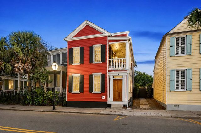 Stylish, Downtown Charleston 2bd Home w. Porch!