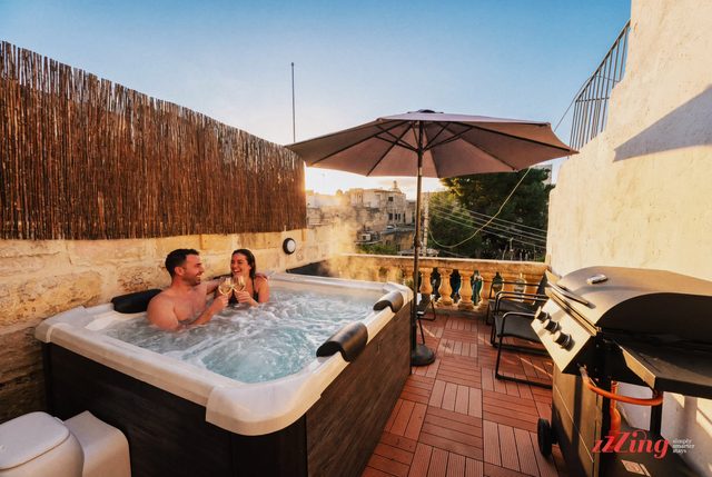 Charming Village Escape with Jacuzzi & Games Room