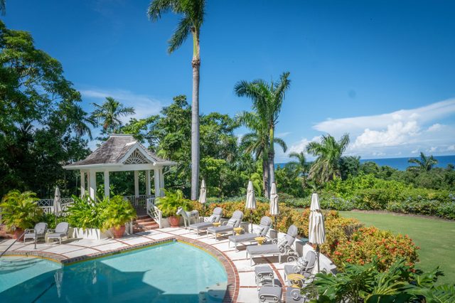 Pineapple House TC