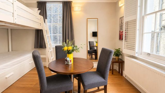 G4s - Idea base: zone 1 ease with Victoria charm — London, England