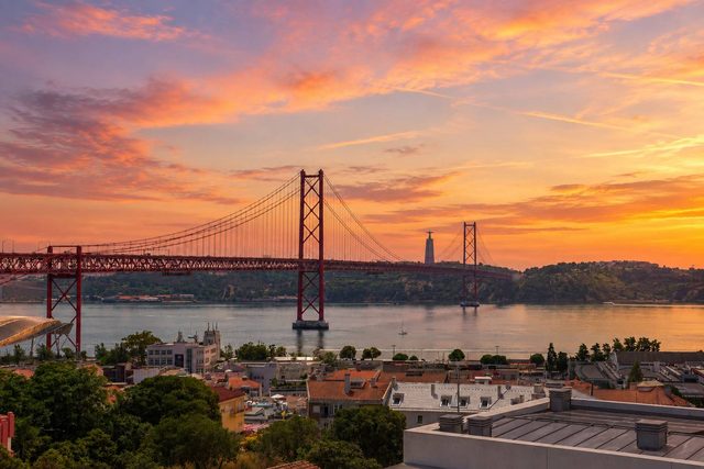 Sunset Terrace • Tagus Views • Walk to LX Factory — Lisbon, Lisbon