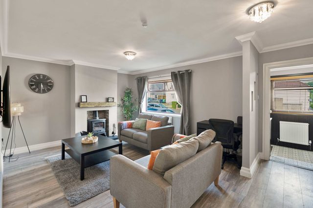 Spacious 3BR Home, Sleeps 6, Free Parking, Garden