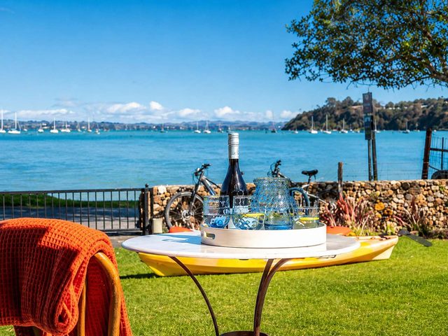 Seaside on Waiheke - Walk to Oneroa Village