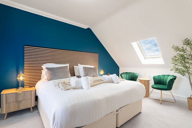 3BR Home Nr Edinburgh, Hot Tub, Parking, Sleeps 8
