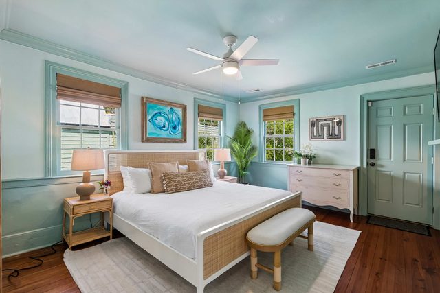 Chic Downtown 2bd Retreat w. Parking, Perfection!