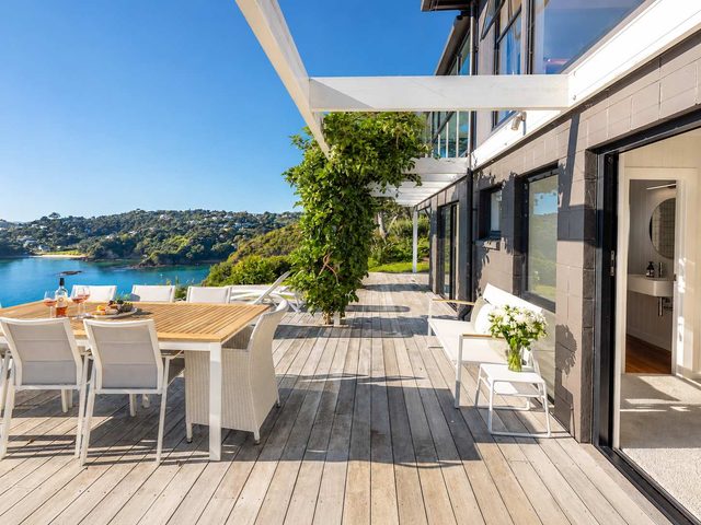 Clifftop Sanctuary - Hekerua Bay Sea Views