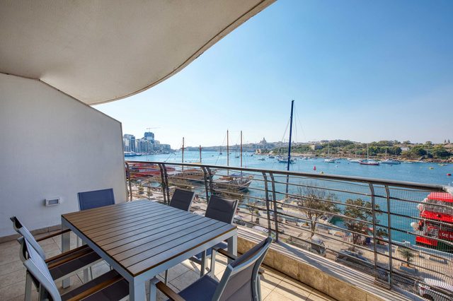 Sliema 3BDR Flat with Seaview — Tas-Sliema, Tas-Sliema