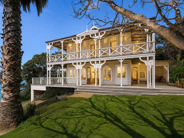 The Sanctuary - Hot Tub & Huruh Bay Views — Waiheke Island, Auckland