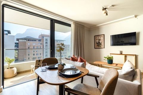 Endless Views - Modern Stay w/ WiFi, Pool, Gym & Secure Parking