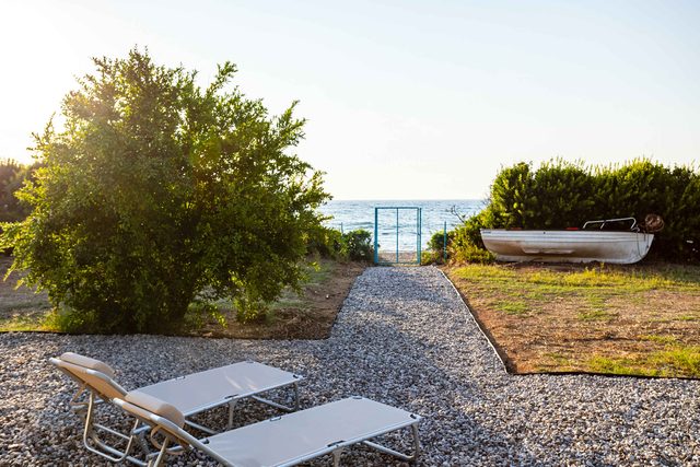 Charming Beachfront Haven, Steps from the Beach