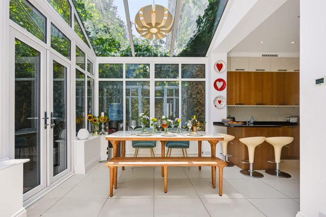 Garden apartment escape in Hampstead