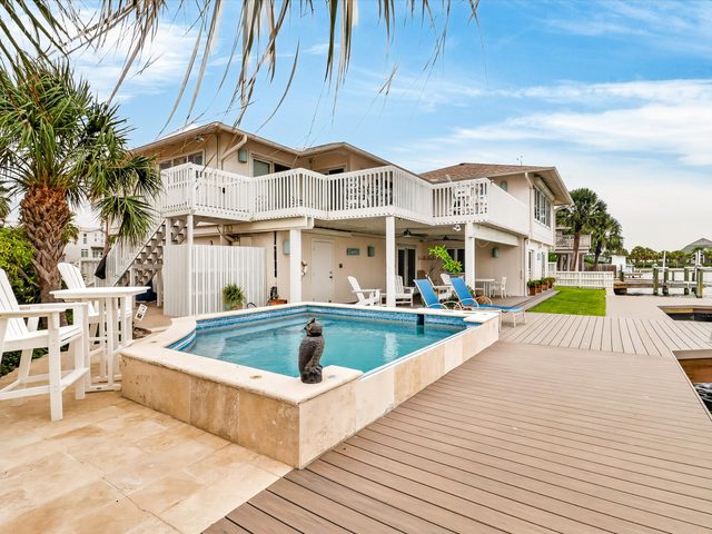Casa Del Sol Waterfront 4 Bedroom Family Home with Private Pool and Fishing Access — Rockport, TX