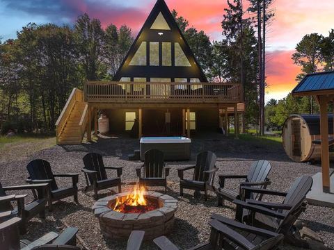 A-Frame Cabin | Hot Tub | Sauna | Near Lake & Ski — Tobyhanna Township, PA