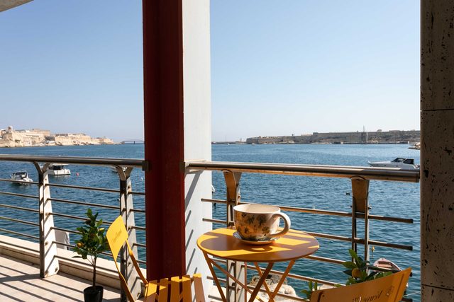 St Angelo Mansions 3BDR flat with Seaview