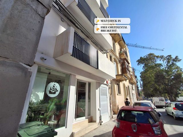 Lepanto · Modern Twin Room with Balcony