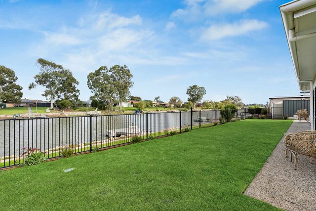Stillwater - holiday home with a private jetty — Wellington East, South Australia