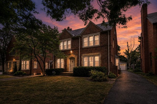 Family Friendly Stay for 12 Private Fenced Yard