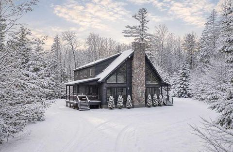 Berkshires Lodge | Pool & Fire Pit