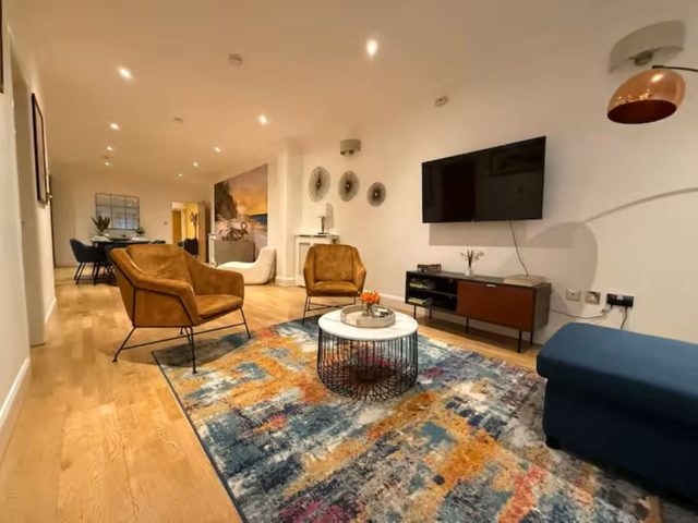 Huge 90 sqm 2 BR Apartment in Shoreditch Sleeps 5 — London, England