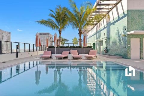 Downtown Studio with Pool, Gym & Movie Theater