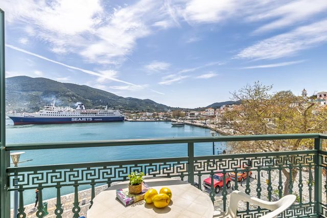 Lemonis Rooms - Sea View Stay by Skopelos Harbour