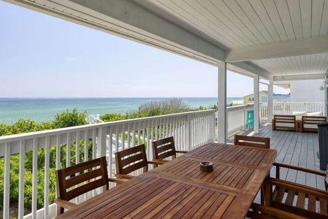 51 Steps: Beach House w/ Private Beach Access & Deck