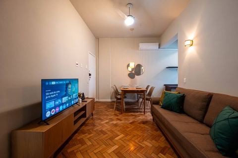 Near Copacabana and Ipanema beach, work station — Rio de Janeiro, Rio de Janeiro