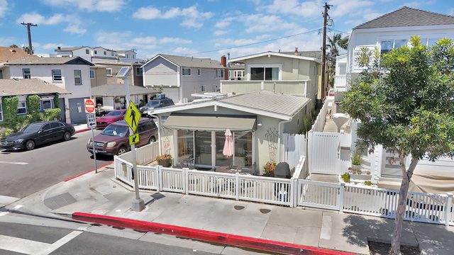Lower Unit, Close to Restaurants, and Shopping
