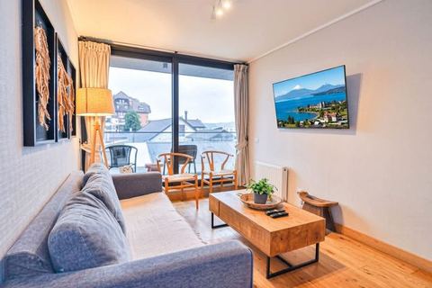 HOM 2-bed with lake view · Pool and parking