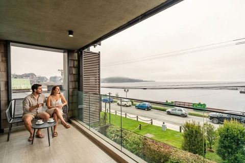 HOM 3-bed facing the lake · Terrace · Sleeps 6
