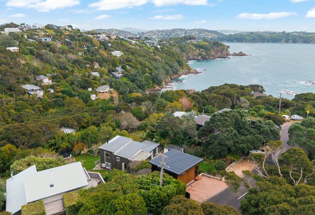 The Lookout – Coastal Studio for Two