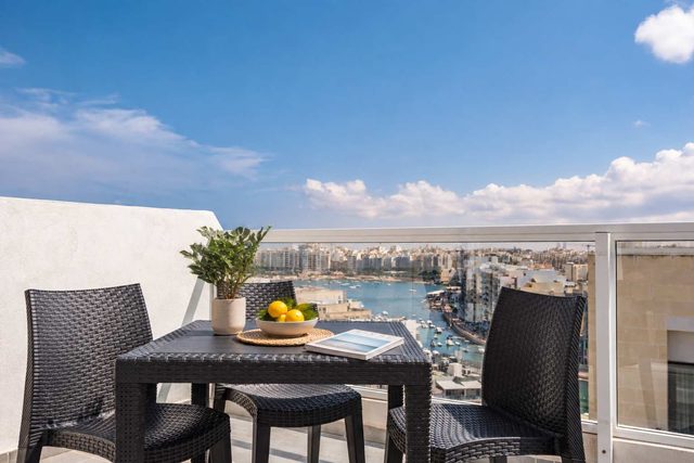 Sea Views & Terrace - 2BR Penthouse, St Julian's