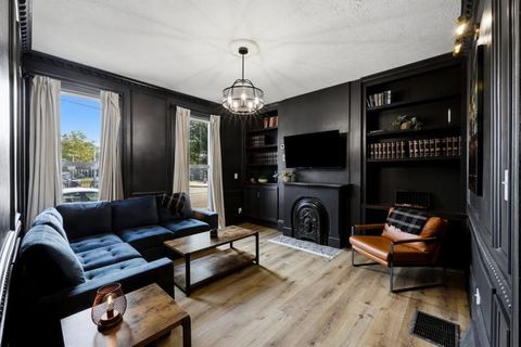 Heart of Ohio City, Sleeps 8 & Fenced Yard — Cleveland, OH