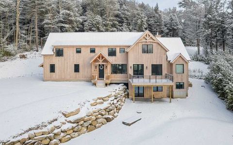 Luxury 4-BR Chalet 6 Min to Stratton