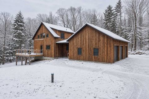 Spacious 4-BR Retreat Near Stratton & Mt. Snow