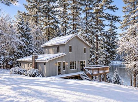 Maplewood 5-BR Lake House 10-min to Okemo