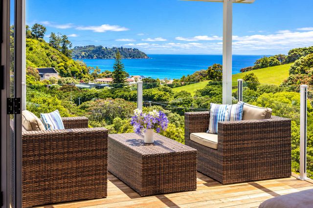 Onetangi Lookout - Sea Views Walk to the Beach — Onetangi, Auckland