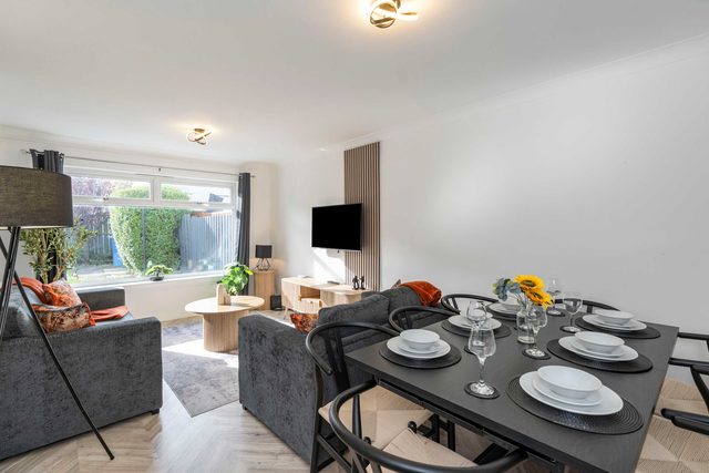Contractor & Family Friendly House - Sleeps 8 - FREE Parking and Fast Wi-Fi