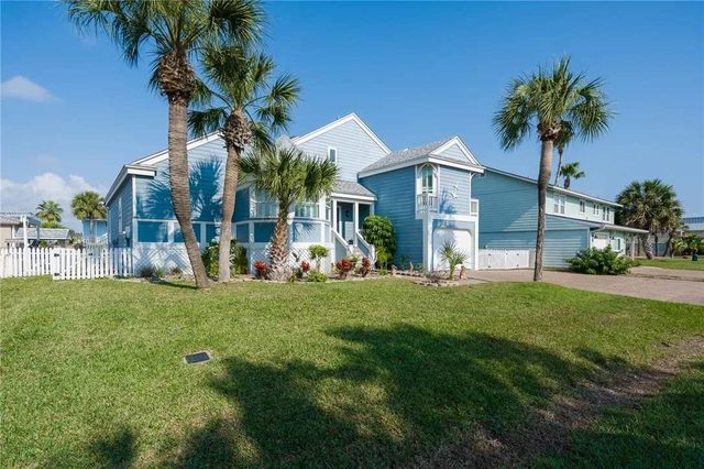 Pelican Place Waterfront Retreat with Private Fishing and BBQ Grill — Rockport, TX