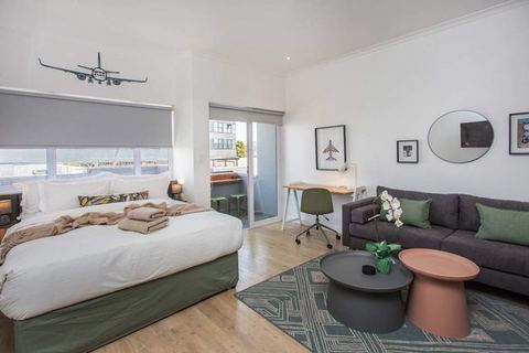 Beautiful Studio Steps from Sea Point Promenade