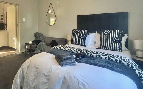 Winelands Hide Away 1 bedroom Secure Parking
