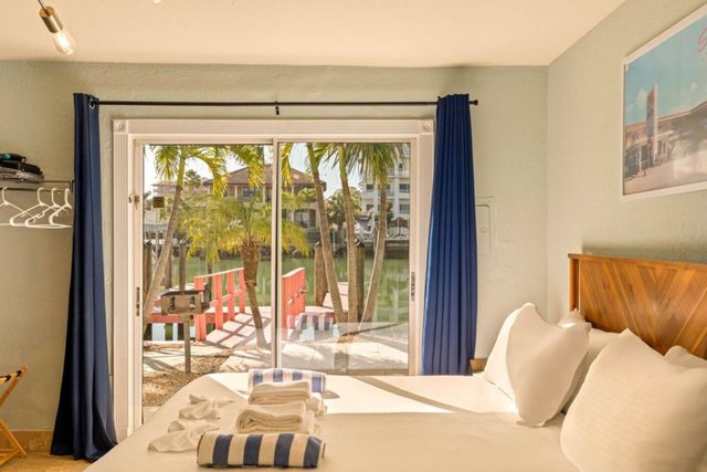 Dockside Delight and 3 Min Walk to beach — Clearwater, FL
