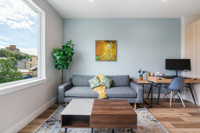 Upscale 2BR • Mt. Rainier Rooftop • Stadium Nearby